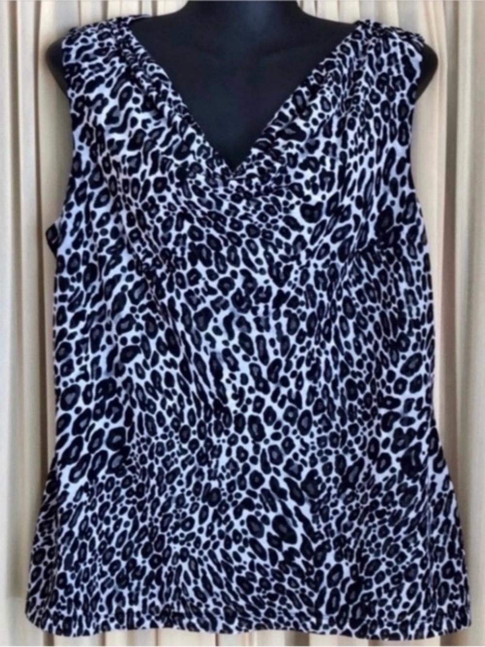 Beautiful Large 212 Collection Sleeveless Blouse